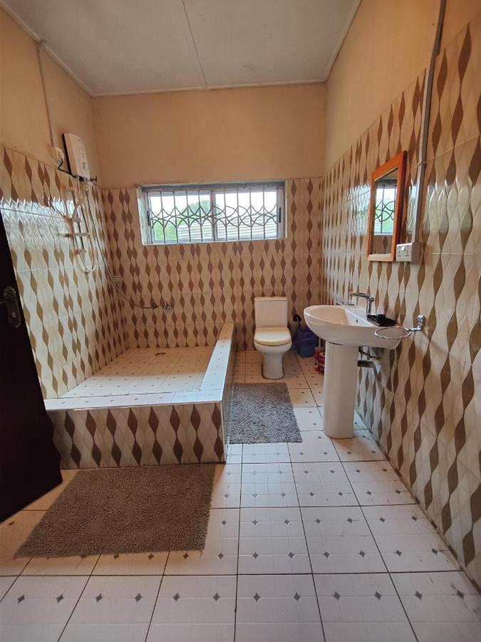 Tumi Hostel Kumasi Esterno foto
