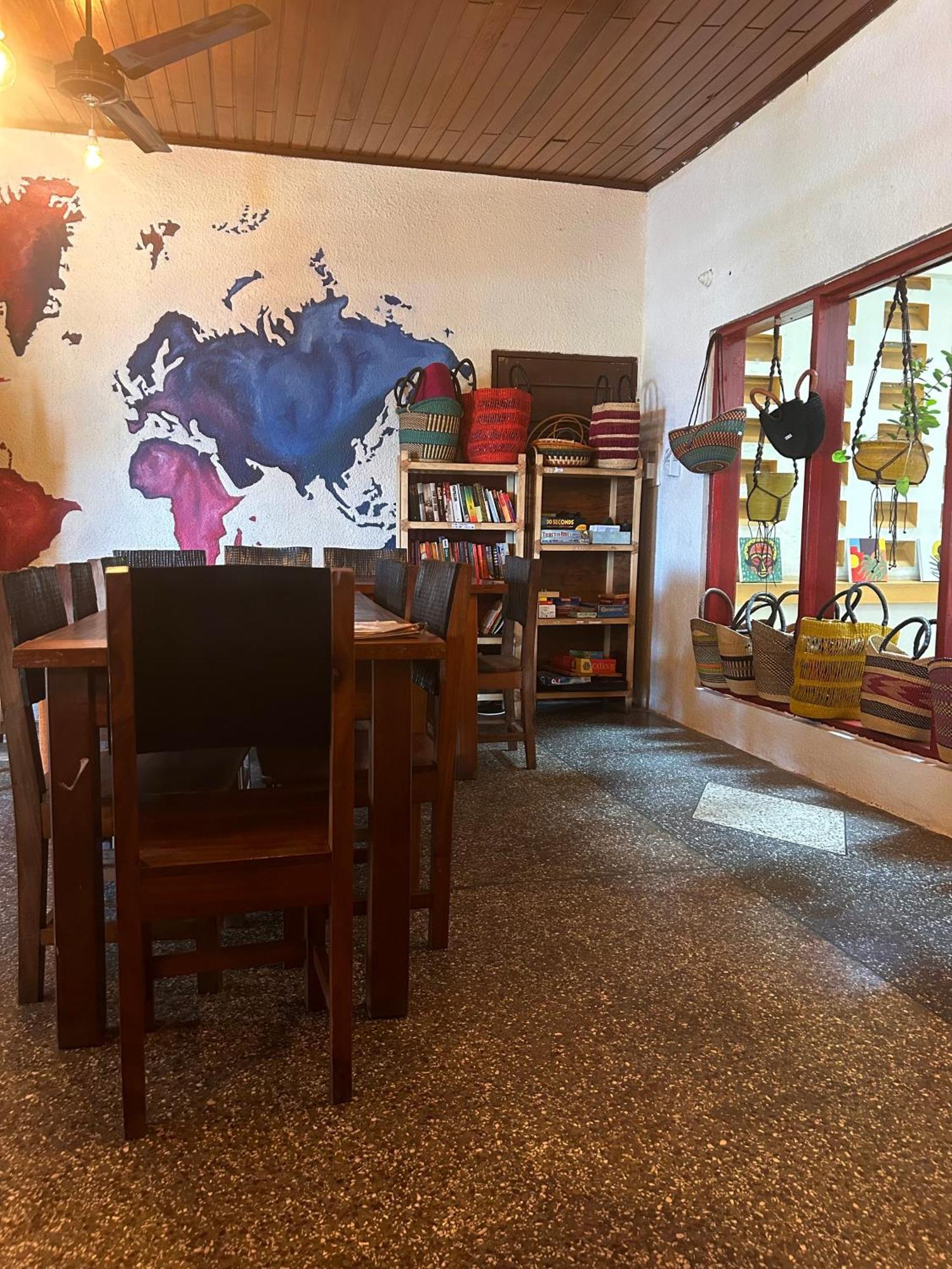 Tumi Hostel Kumasi Esterno foto