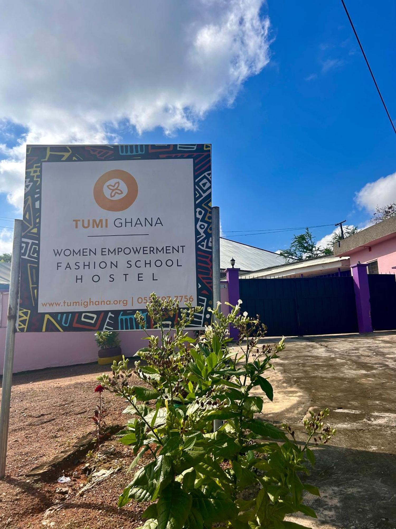 Tumi Hostel Kumasi Esterno foto