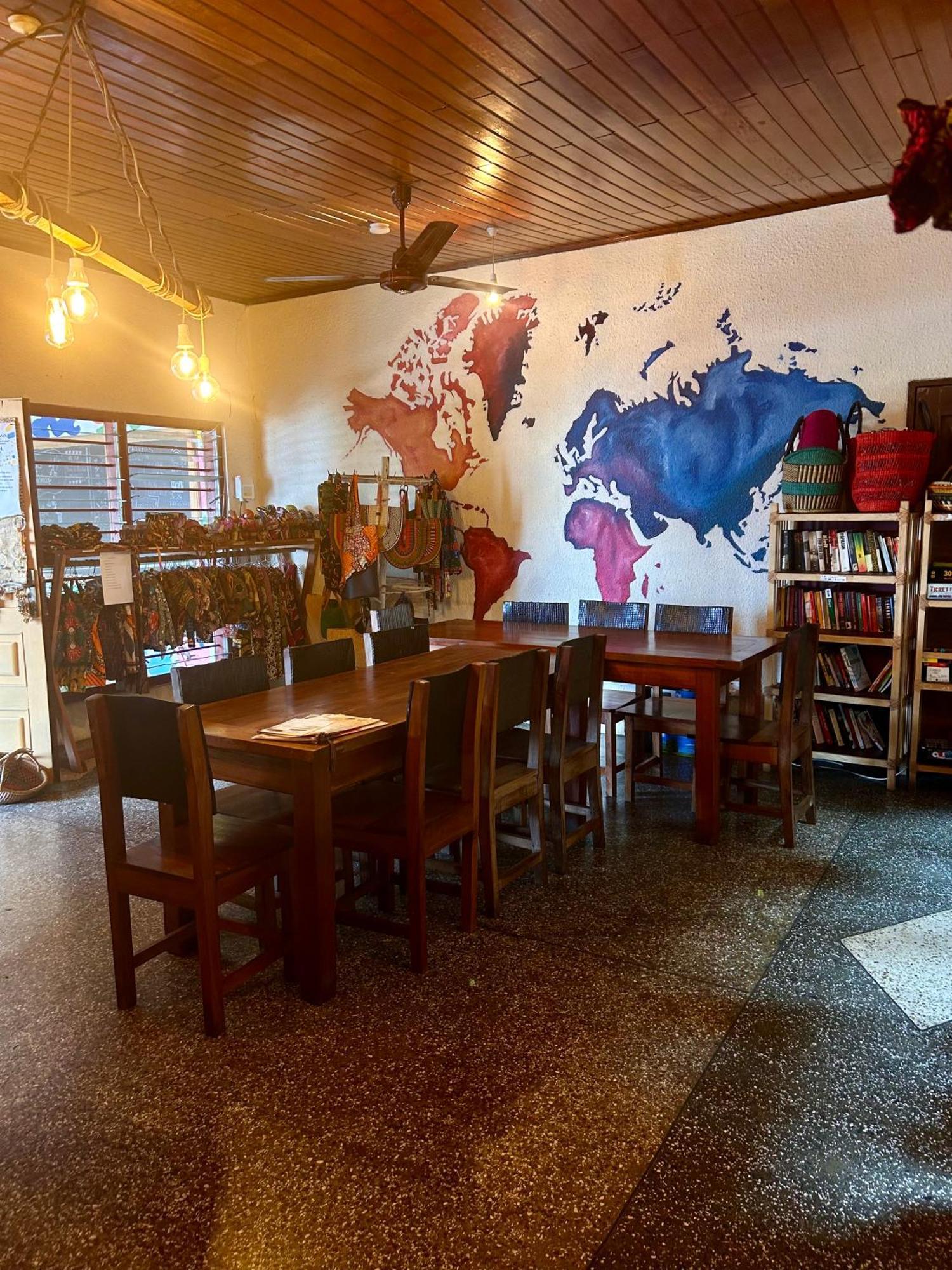 Tumi Hostel Kumasi Esterno foto